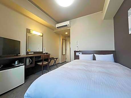 Small Double Room - Smoking