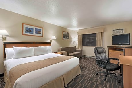 1 Queen Bed and 1 Single Bed Mobility Accessible Room Non-Smoking