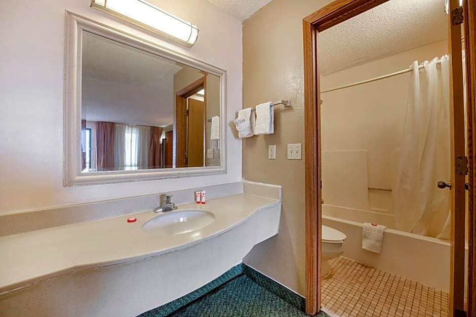 OYO Hotel Tulsa International Airport