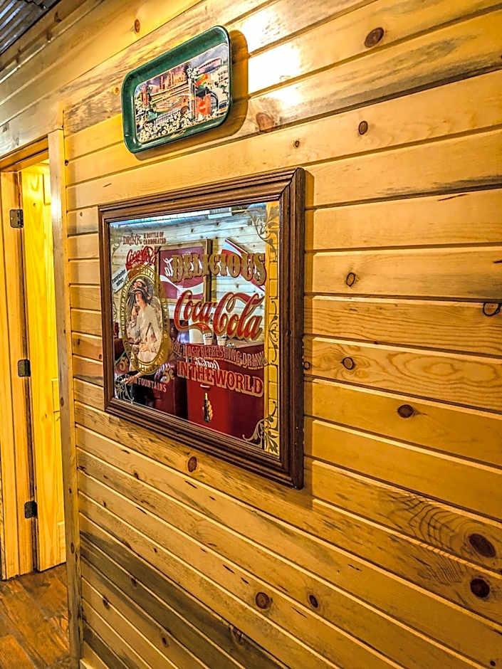 Samantha's Timber Inn