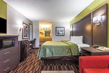 1 Queen Bed, Nonsmoking, Accessible