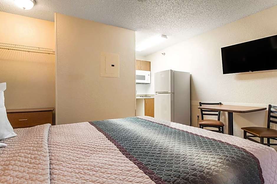 Hometowne Studios Houston - West Oaks/ Energy Corridor