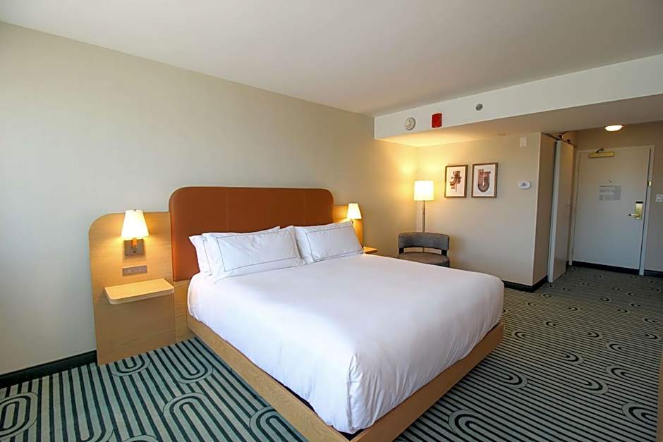 DoubleTree by Hilton Clarksville Riverview