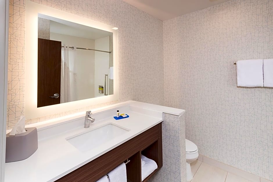 Holiday Inn Express & Suites Gaylord By IHG