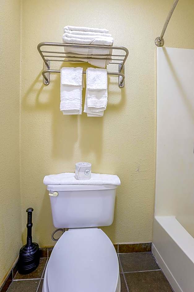 Budget Inn By OYO Natural Bridge I-81