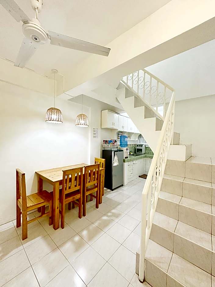 Nomads MNL Backpackers Homestay - near Airport