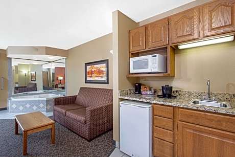 1 King Bed Suite Non-Smoking