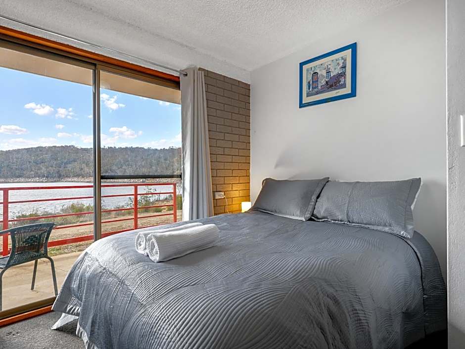 Pontis Lodge Waterfront Apartment