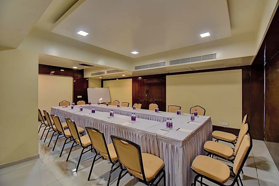Hotel Lotus Ivy Studios Near Pune Airport