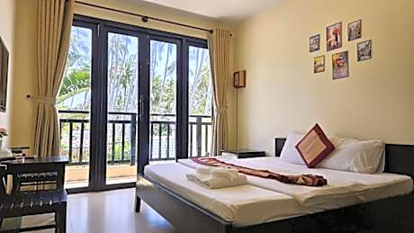 Family Room with Garden View