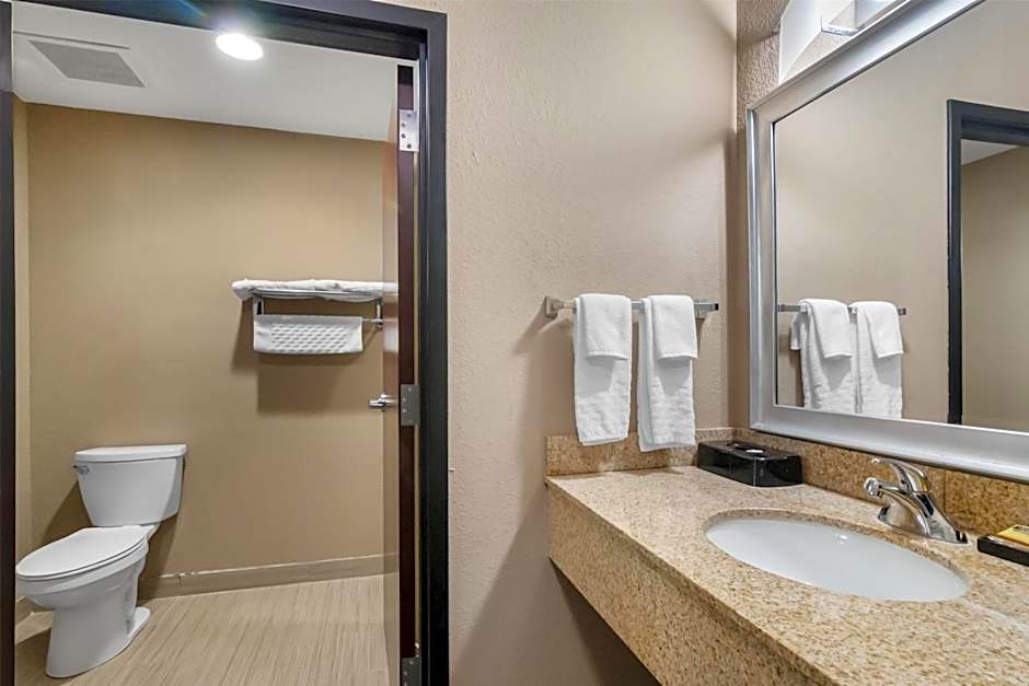 Best Western Plus Hiawatha Hotel