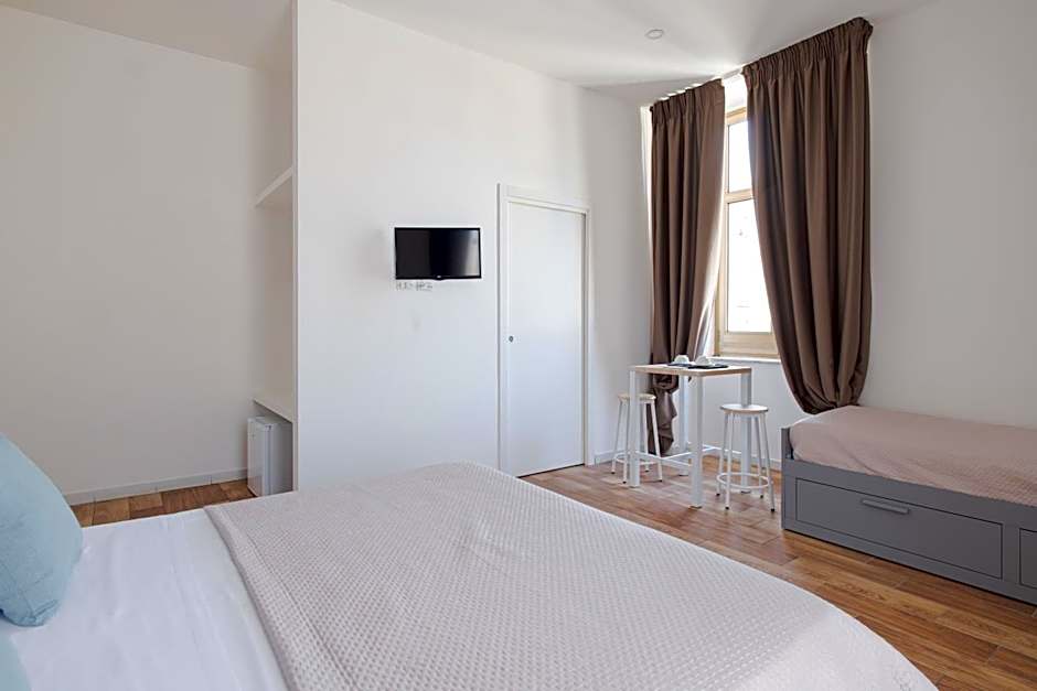 Naples Gateway Rooms