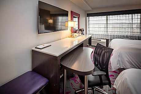 1 King Bed, Suite, Nonsmoking, Upgrade