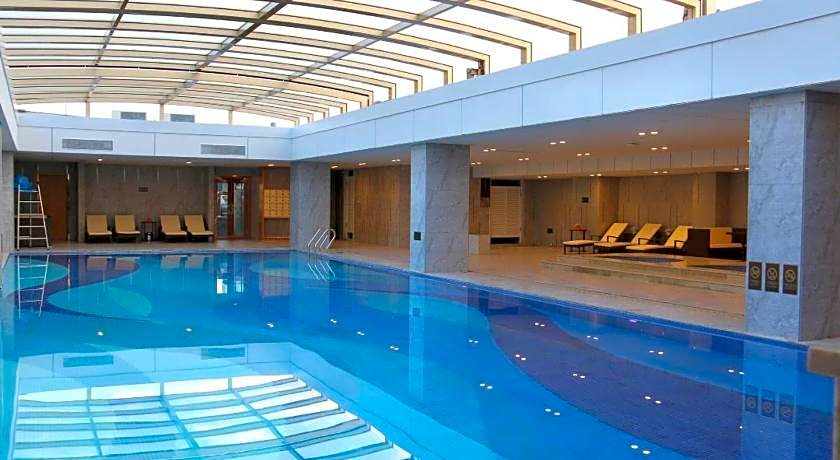 Menshine Gloria Plaza Hotel