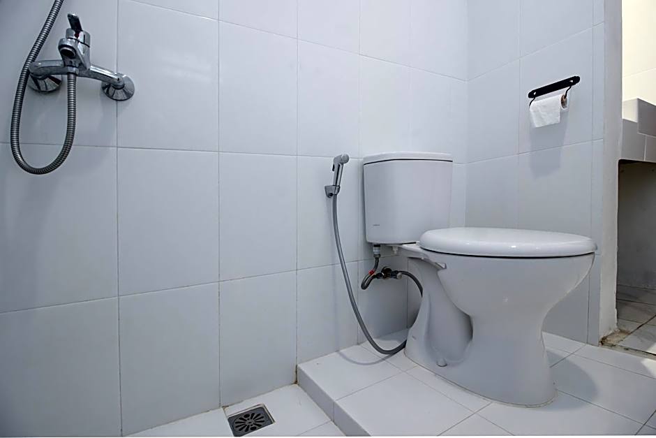 RedDoorz Plus near Alun Alun Selatan 2