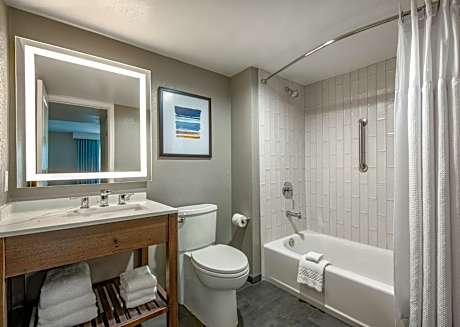 King Studio Suite with Court View