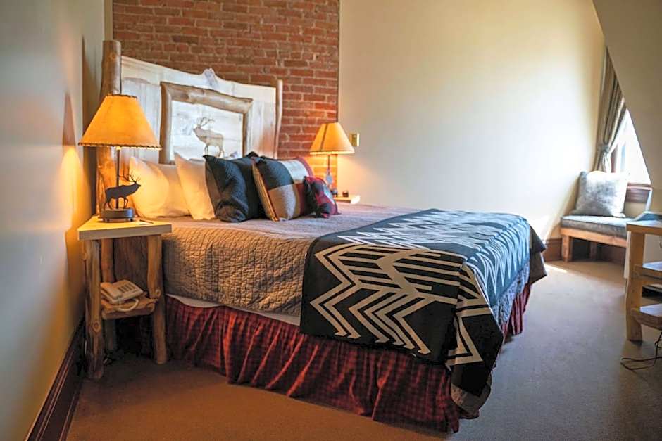 Sheridan Inn, B/W Signature Collection