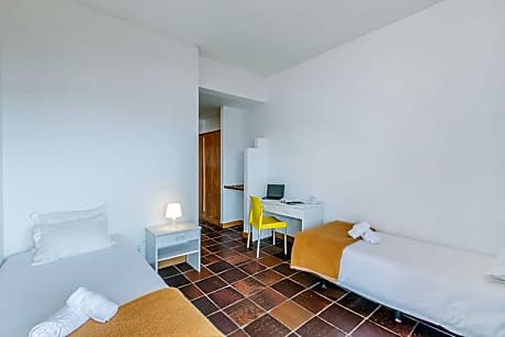 Twin Room with Private Bathroom - Disability Access