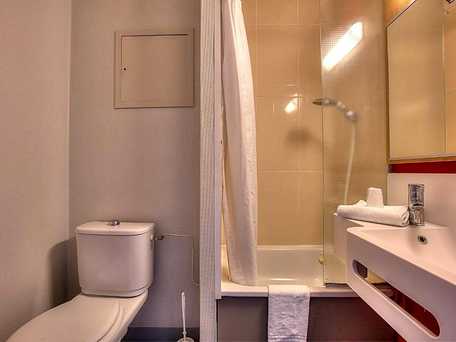 B&B Hôtel Villeneuve Loubet Village