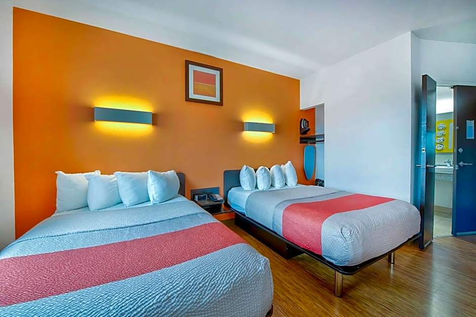 Motel 6 Eagle Pass Lakeside