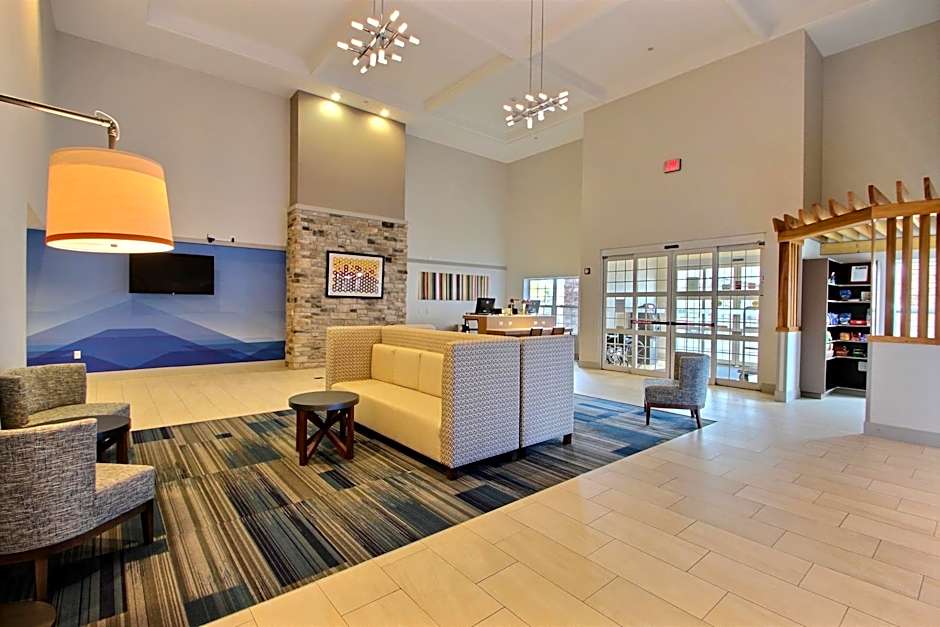 Holiday Inn Express Hotel & Suites Milwaukee Airport By IHG