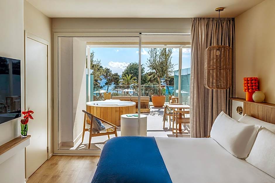 Photo 1 of 8 of Junior Suite, Bathtub, Terrace