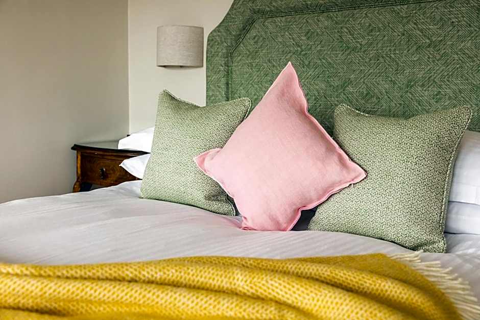 The Moorings Hotel & Restaurant