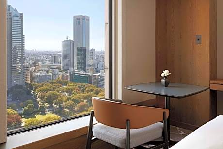 2 Twin Beds, City View
