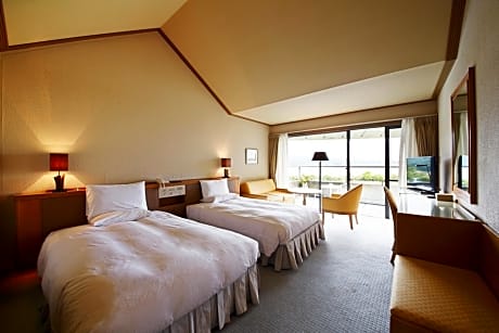 Superior Twin Room with Extra Bed and Sea View 	