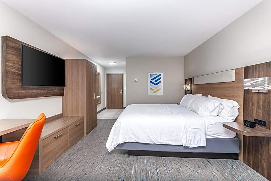 Holiday Inn Express & Suites Lancaster by IHG