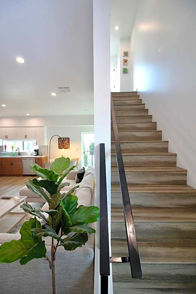 Los Angeles 3BR Villa Suites with Free Parking