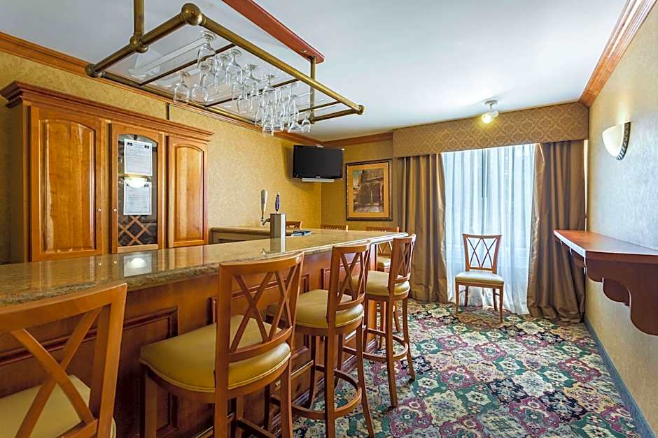 Clarion Inn and Summit Center