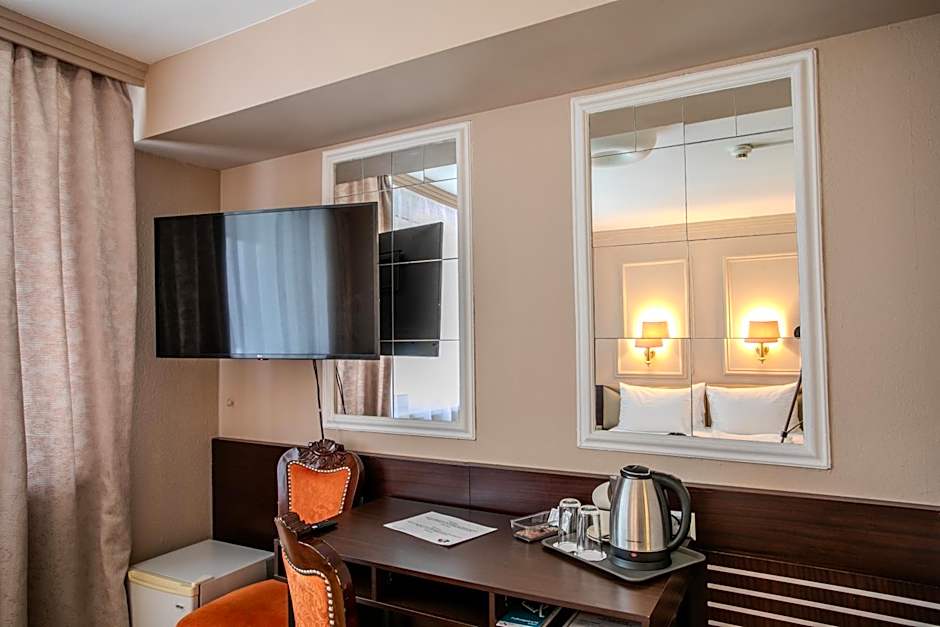Hotel Attaché