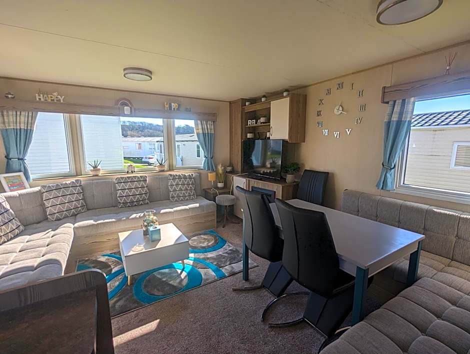Caravan sleeps 8 at Littlesea, Weymouth