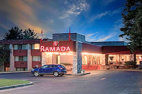 Ramada by Wyndham Pinewood Park Resort North Bay