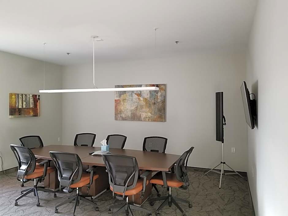 Best Western Plus Airport Inn & Suites