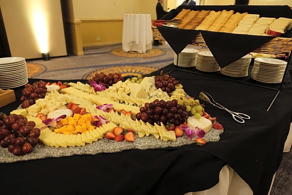 Holiday Inn Portland-By the Bay, an IHG Hotel