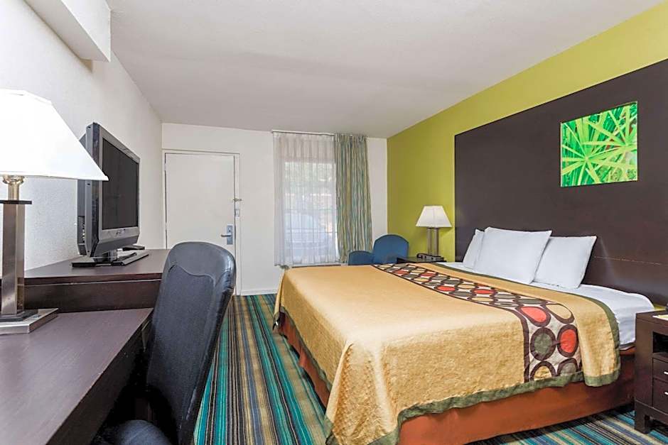 Super 8 by Wyndham Augusta