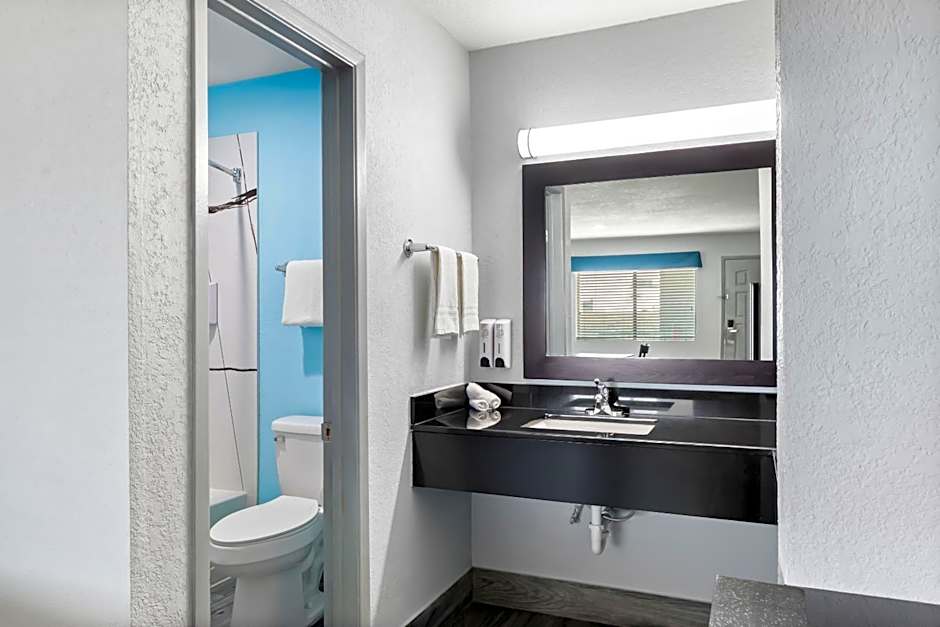 HomeTowne Studios San Antonio E - Frost Bank Center