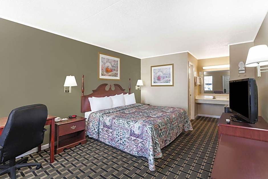 Days Inn by Wyndham Lenoir City