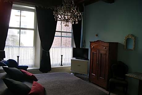 Deluxe Double Room with Private Bathroom