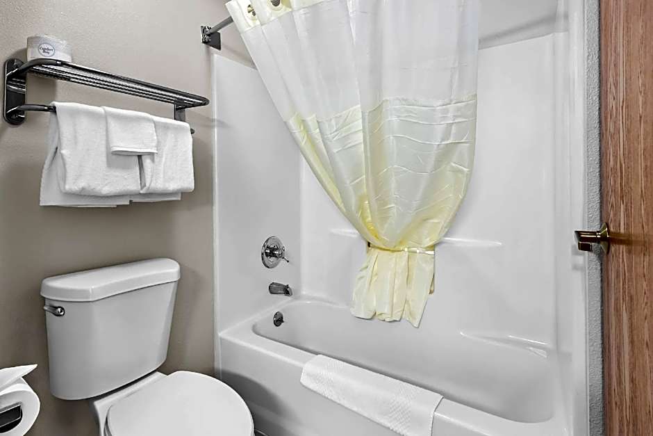 Quality Inn East Liverpool - Calcutta