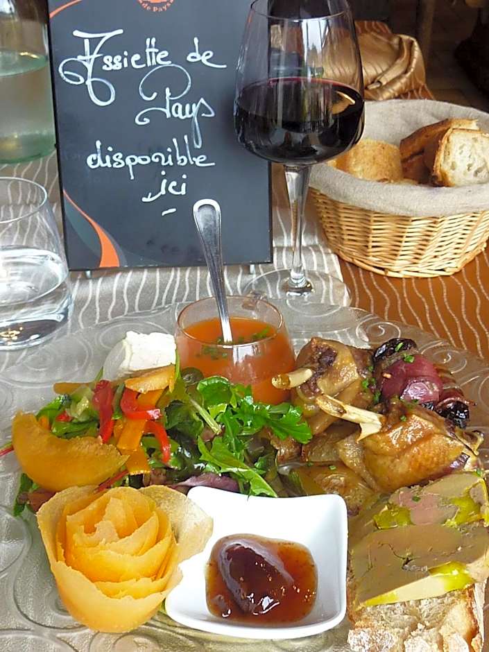 Logis Hôtels - Hôtel et Restaurant Les Voyageurs