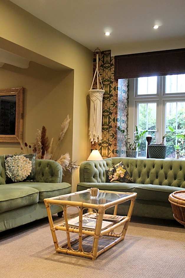 The Crescent Turner Hotel