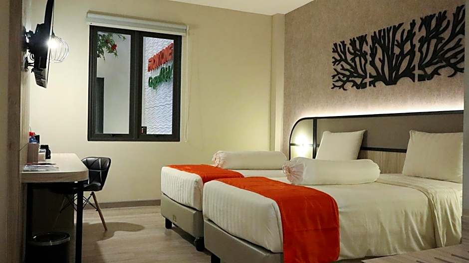 Front One Gosyen Hotel Salatiga