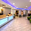 Holiday Inn Express & Suites Bradley Airport By IHG