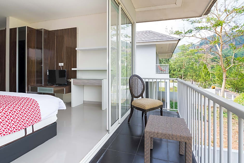 OYO 2001 Taman Dayu Villa Golf View