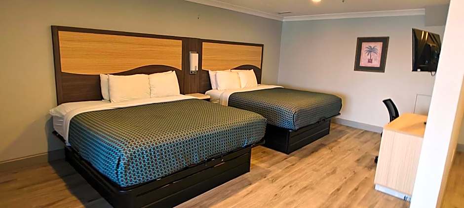 Mountain Vista Inn & Suites - Walking Distance to the Island