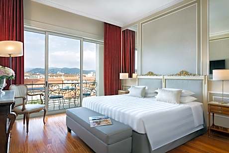 Suite King Size Bed
