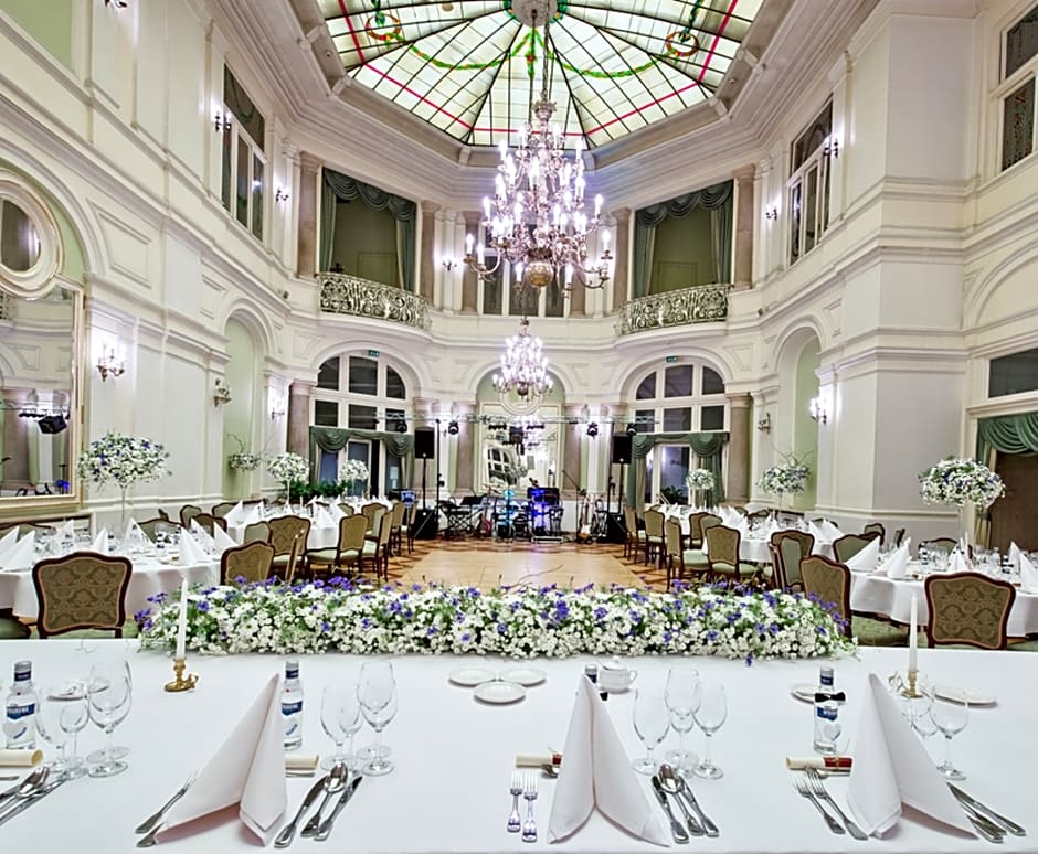 Grand Hotel